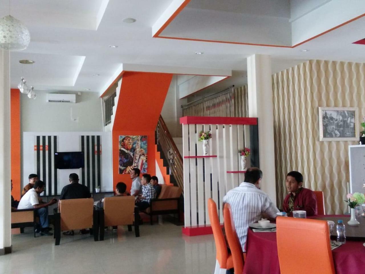 Fortune Front One Hotel Kendari Eksteriør billede