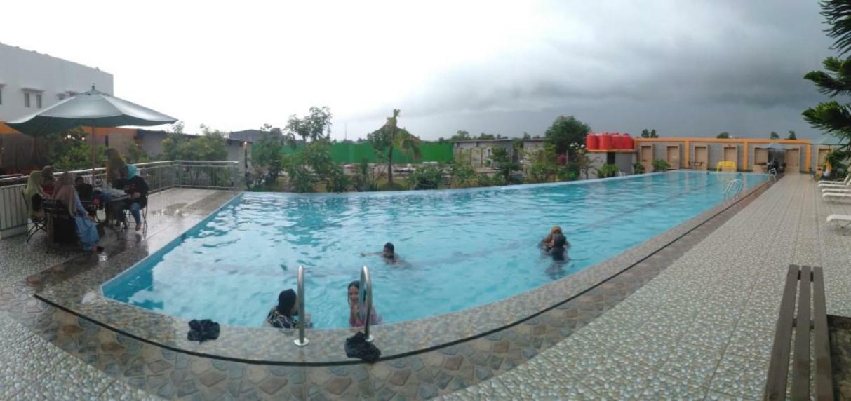 Fortune Front One Hotel Kendari Eksteriør billede
