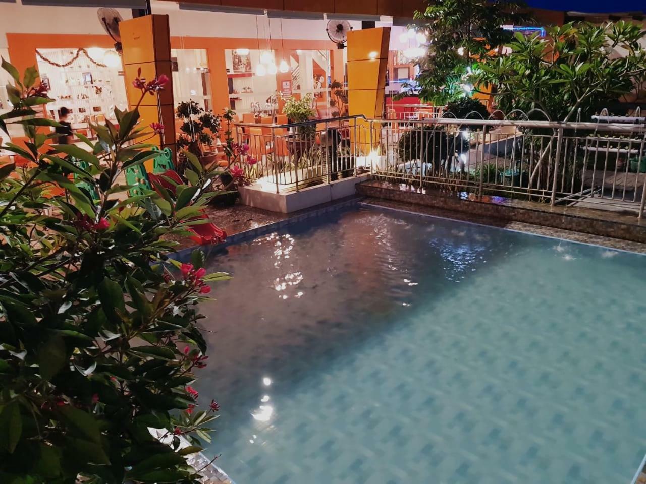 Fortune Front One Hotel Kendari Eksteriør billede