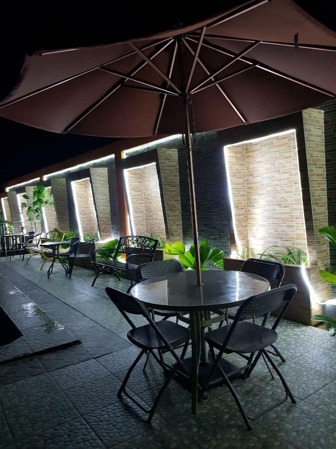 Fortune Front One Hotel Kendari Eksteriør billede