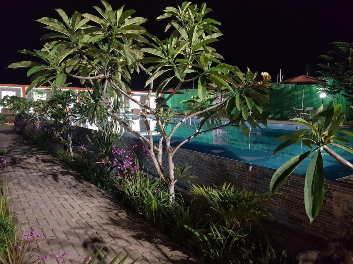 Fortune Front One Hotel Kendari Eksteriør billede
