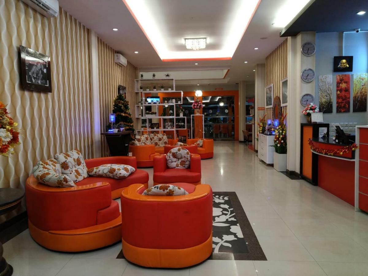 Fortune Front One Hotel Kendari Eksteriør billede
