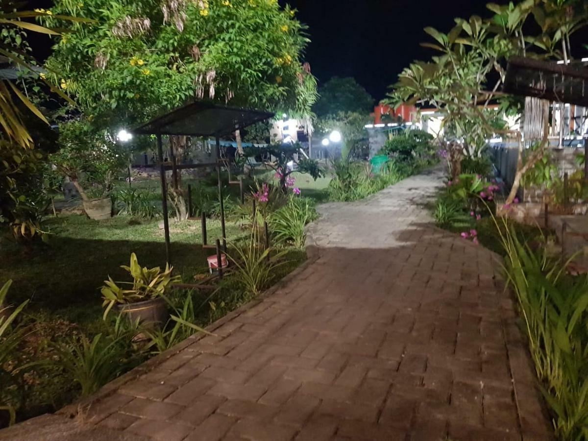 Fortune Front One Hotel Kendari Eksteriør billede