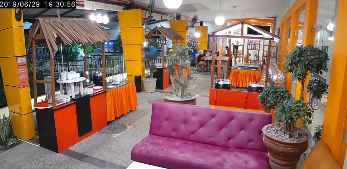 Fortune Front One Hotel Kendari Eksteriør billede