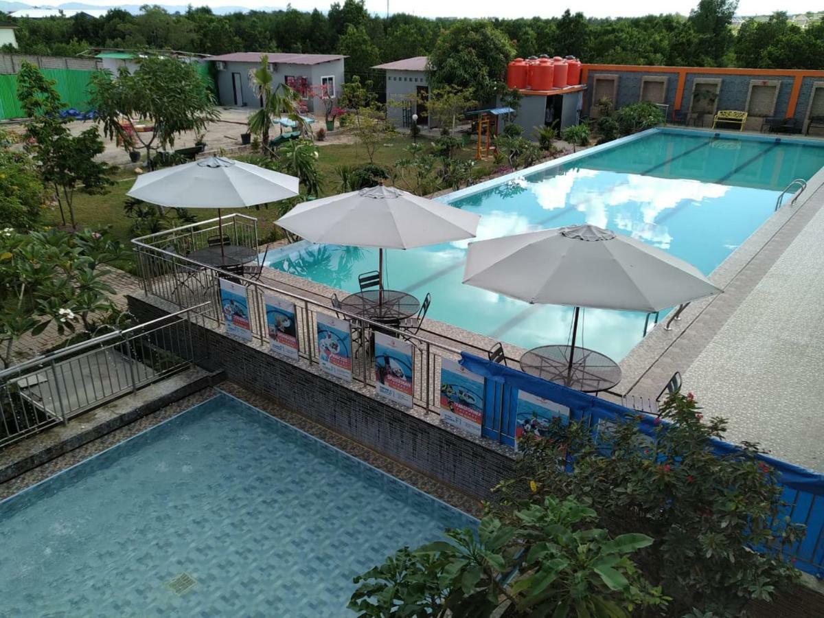 Fortune Front One Hotel Kendari Eksteriør billede