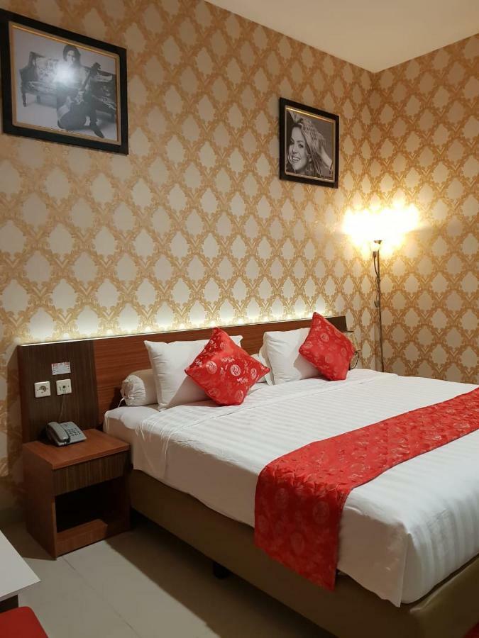 Fortune Front One Hotel Kendari Eksteriør billede