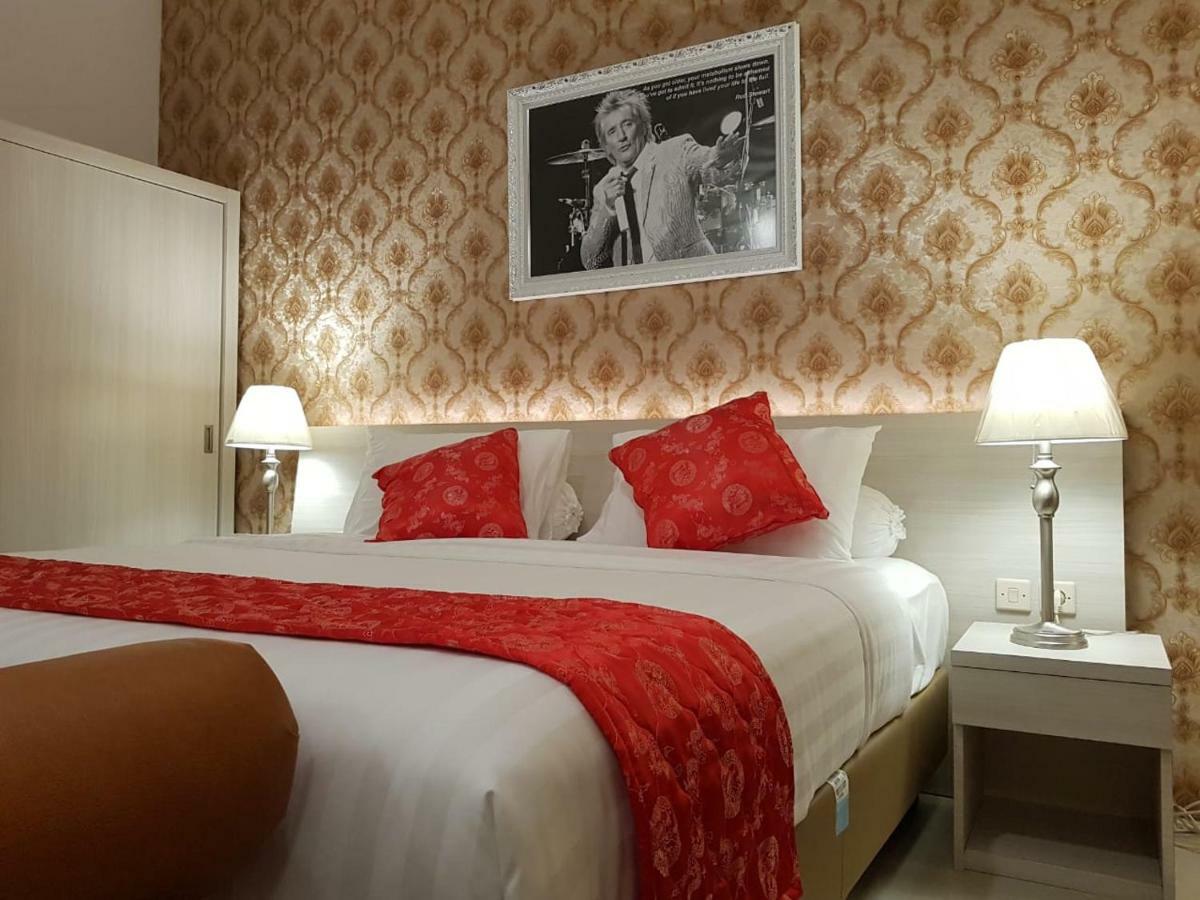 Fortune Front One Hotel Kendari Eksteriør billede