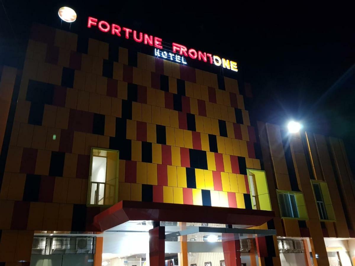 Fortune Front One Hotel Kendari Eksteriør billede