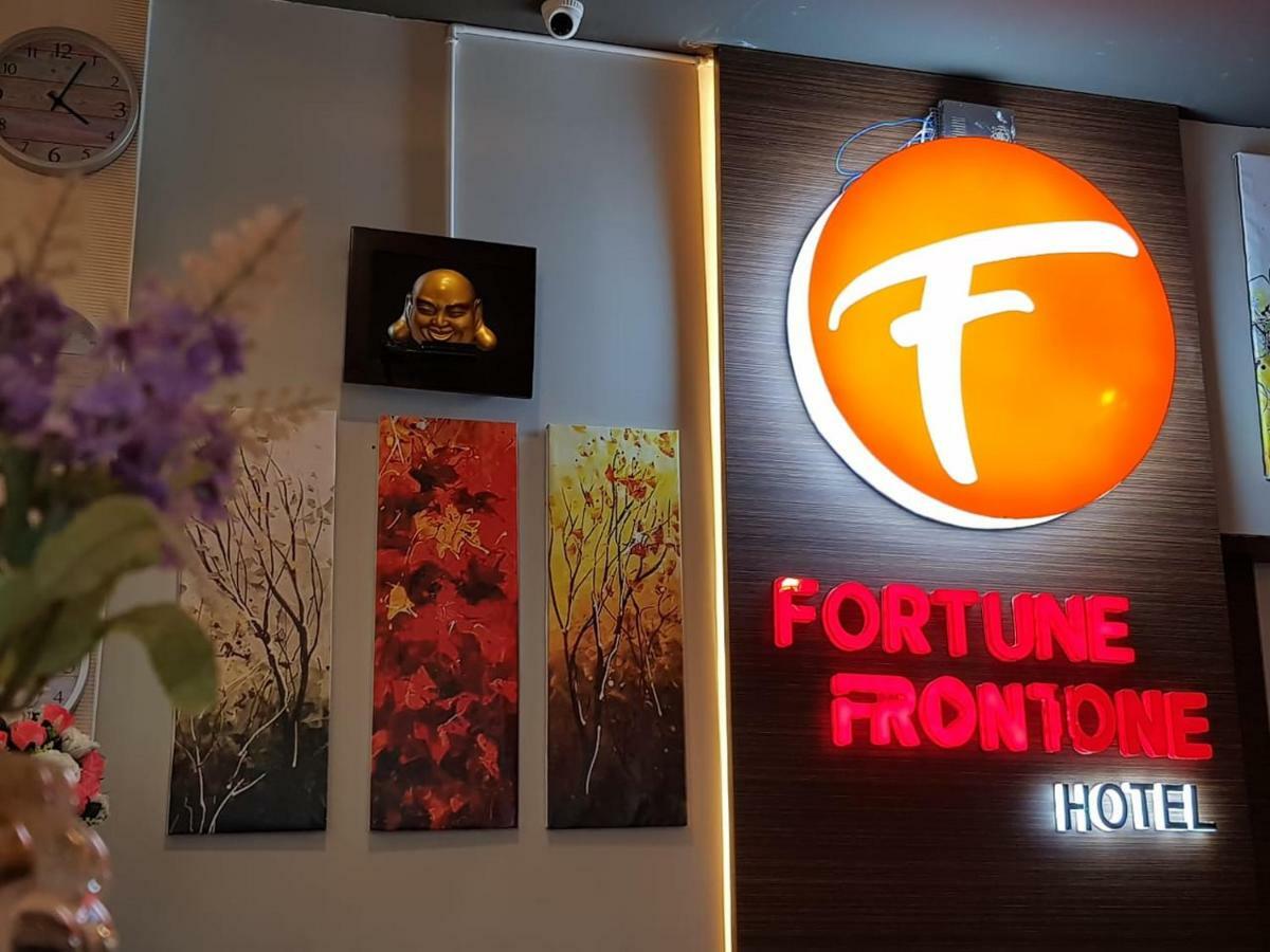 Fortune Front One Hotel Kendari Eksteriør billede