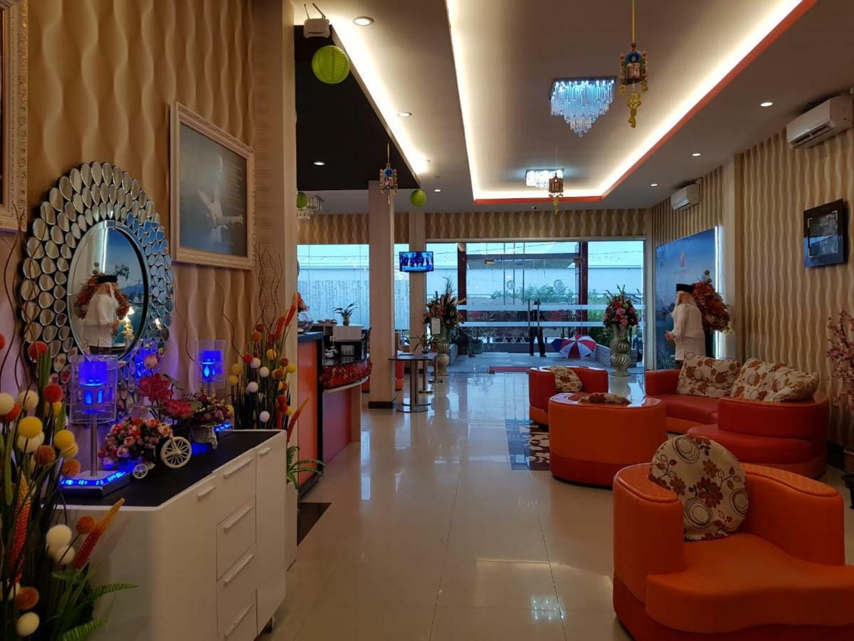 Fortune Front One Hotel Kendari Eksteriør billede