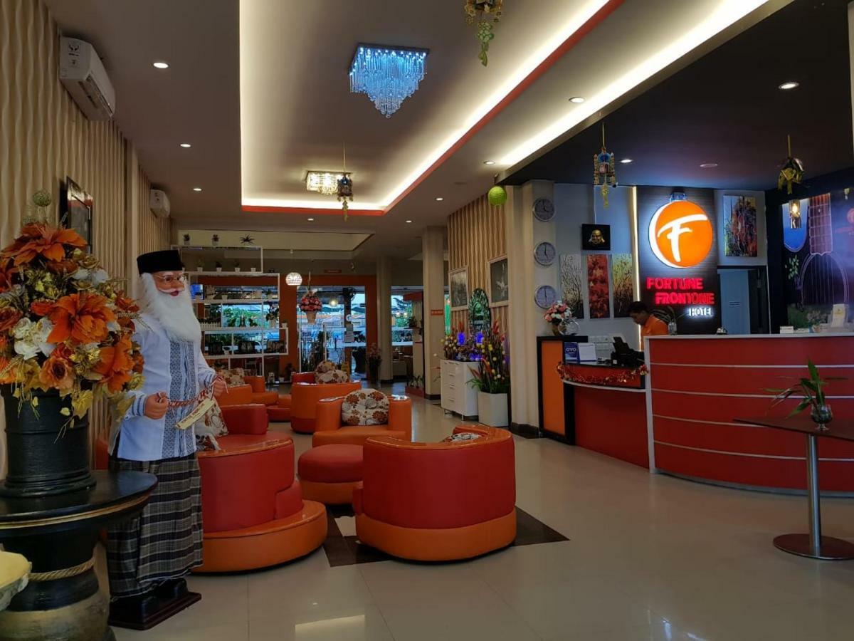 Fortune Front One Hotel Kendari Eksteriør billede