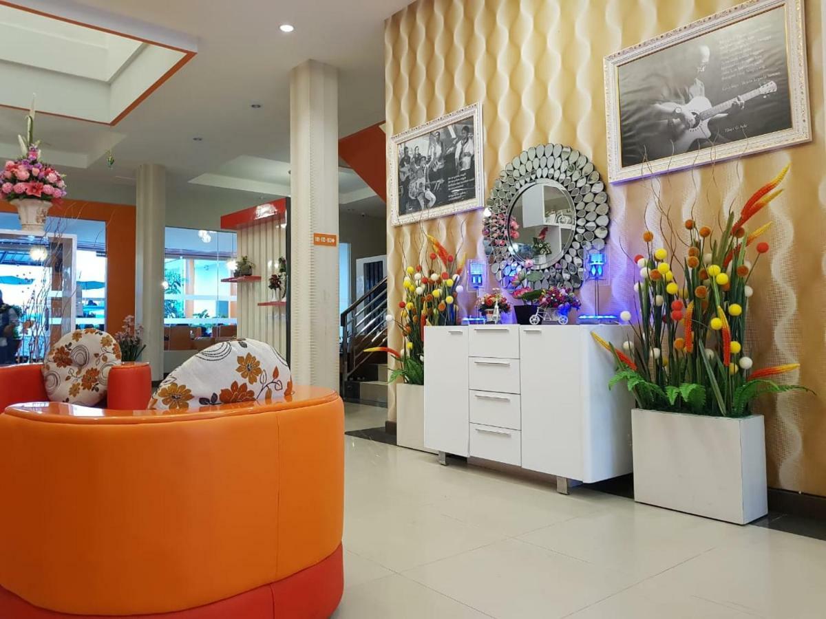 Fortune Front One Hotel Kendari Eksteriør billede