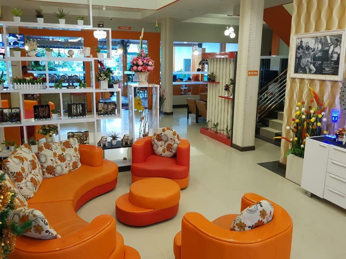 Fortune Front One Hotel Kendari Eksteriør billede
