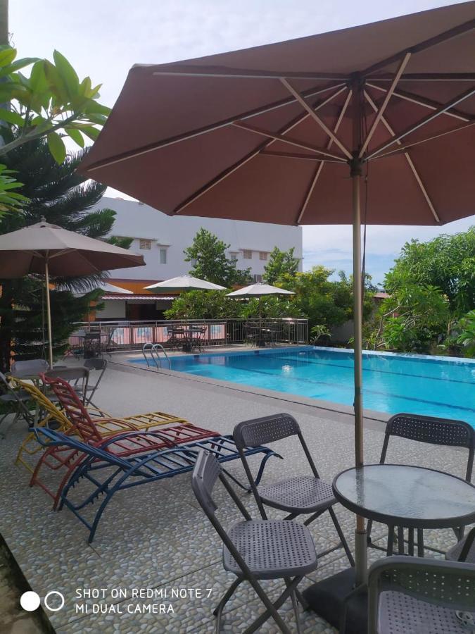 Fortune Front One Hotel Kendari Eksteriør billede